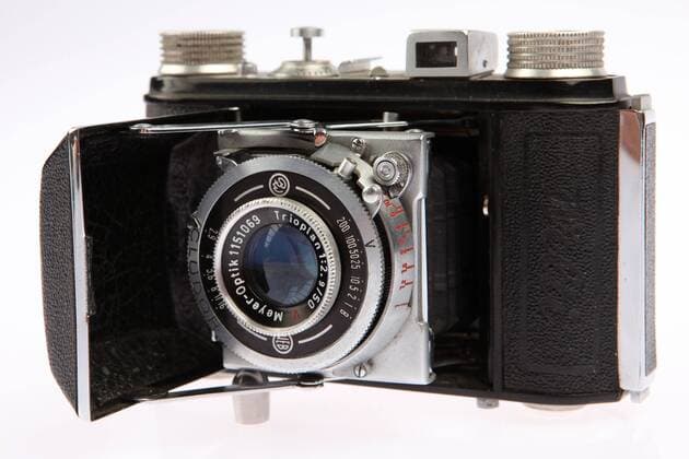 Welta Welti 1, Kleinbild Faltkamera für Kleinbildfilm 135 (Negativformat: 24 x 36 mm) der Welta Kamera Werke, Freital, Sachsen, etwa 1939 bis 1950 historische Kameras