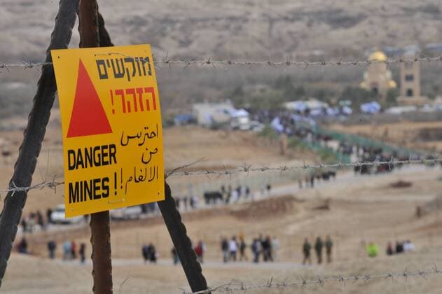 (110118) -- JERUSALEM, Jan. 18, 2011(Xinhua) -- A brand writing Danger, mines is seen in vale of Jordan River, near the West Bank city of Jericho, Jan. 18, 2011. About 20,000 pilgrims walked in the midst of landmines and booby-traps to attend a Epiphany ceremony in Qasr el Yahud which is traditionally believed as the site where Jesus was baptized. (Xinhua Yin Dongxun) ISRAEL-JORDAN RIVER-EPIPHANY CEREMONY 
