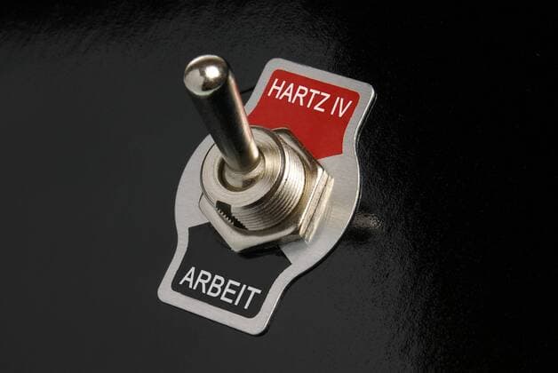  Kippschalter, Aufschrift Hartz IV Arbeit, Symbolbild iblmad01812884