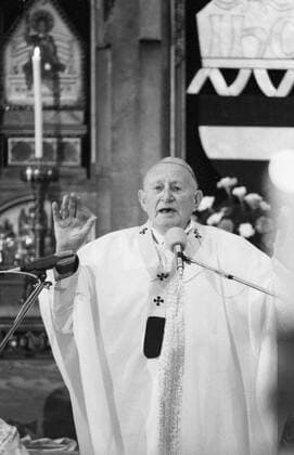 Prague archbishop cardinal Frantisek Tomasek celebrates a mass on the occasion of canonization of St. Agnes of Bohemia in St. Vitus Cathedral during Czechoslovakia Velvet Revolution on November 25, 1989. CTK Photo  CTKPhoto01070612