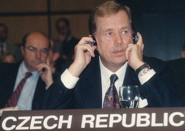 Czech President Vaclav Havel with earphones during the European Council summit in Vienna, October 8, 1993. CTK Photo Michal Kamaryt  CTKPhoto00492794