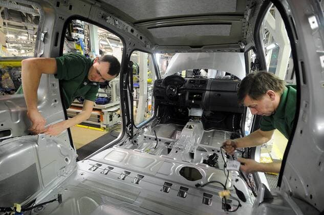 Workers put together Skoda Roomster cars on the Skoda Auto assembly line at the Vrchlabi plant, north Bohemia, Czech Republic, on January 19th, 2011. Czech carmaker Skoda Auto AS moved the assembly of its utility model Roomster from Kvasiny plant to the Vrchlabi plant to replace the ended production of the Octavia Tour model. (CTKxPhoto AlexandraxMlejnkova)  CTKPhoto981201101190715701
