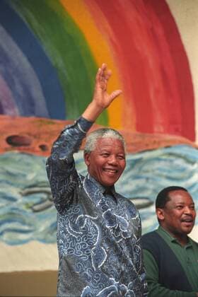 IMAGO History, Ende der Apartheid in Südafrika: 1990-1994 Robben Island CAPE TOWN, SOUTH AFRICA - 1995: President Nelson Mandela addresses the Robben Island Reunion Conference in 1995. ( Gallo0005673