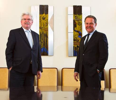 Treffen der beiden bayerischen Staatsminister und FDP-Politiker im bayerischen Wirtschaftsministerium: Wirtschaftsminister Martin Zeil (links) und Kultusminister Wolfgang Heubisch