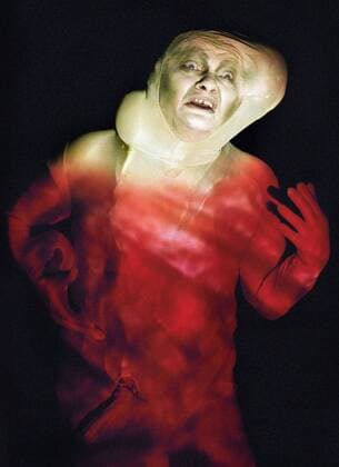 Kaminski, Roman (Schauspieler). Hier: Als Caliban in Der Sturm , Premiere am 25.11.2003 im Berliner Ensemble. ©xDRAMA.