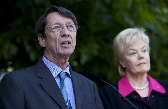 Deutschland, Berlin, Theodor-Heuss-Platz, Gedenkstunde und Kranzniederlegung am Denkmal gegen Vertreibung zum Tag der Heimat mit Erika Steinbach, Ehrhart Körting, 11.09.2010