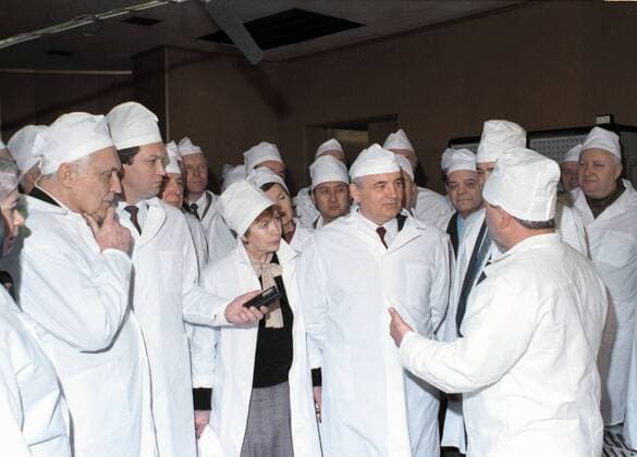 Ukraine Konflikt, Historie Ukrainian SSR. On the 23rd of February 1989 General Secretary of the Central Committee of the CPSU Mikhail Gorbachev (C) visited the Chernobyl Nuclear Power Plant. Photo TASS Vladimir Samokhotsky  TASS_32174