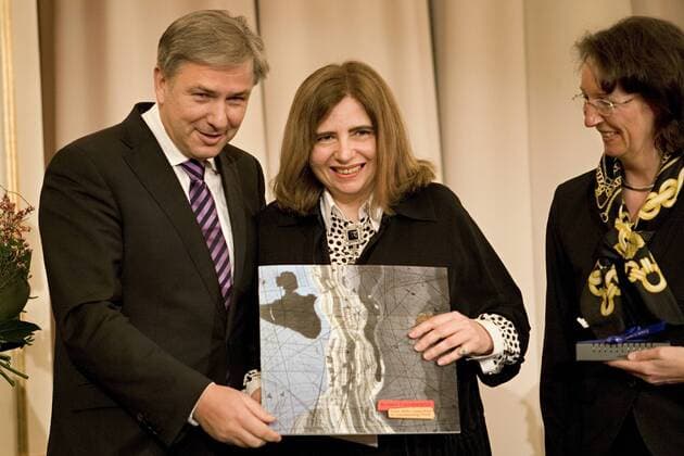 Lewitscharoff, Sibylle (Schriftstellerin), geb. am 16.04.1954 in Stuttgart. Hier: Am 02.03.2010 anlässlich der Preisverleihung des Berliner Literaturpreises 2010 durch die Stiftung Preussische Seehandlung im Berliner Rathaus mit Klaus Wowereit und Dr. Ursula Lehmkuhl.