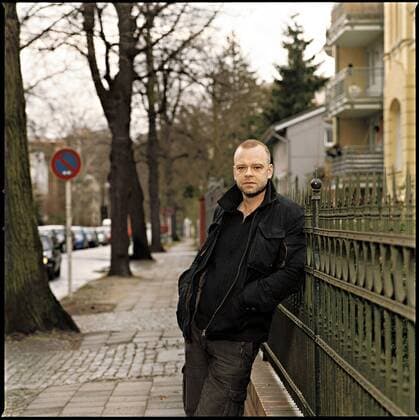 Gallinowski, Robert (Schauspieler). Hier: Am 02.03.2007 in Berlin. Portraitserie fuer das Spielzeitheft des Deutschen Theaters, Spielzeit 2007 08.