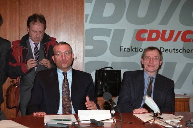 Karl Lamers (re., GER CDU) und Francois Leotard (FRA Vorsitzender UDF) in Bonn