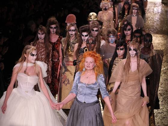 Paris, March 5 (Xinhua) -- Westwood (C, front) walks on the catwalk with her models following the presentation of her Fall-Winter 2011 2012 women s ready-to-wear fashion collection during Paris Fashion Week, in Paris, France, March 4, 2011. (Xinhua Gao Jing) (jl) FRANCE-PARIS-FASHION-VIVIENNE WESTWOOD 