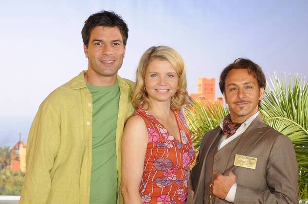Kai Schumann , Annette Frier und Erdogan Atalay Derzeit wird in Köln die effektvolle Grusel Komödie Geister all inclusive von Action Concept für RTL gedreht. Die Geschichte um den Hotelmanager Michael Hagen und das Hotel El Sol wird 2010 auf RTL ausgestrahlt Setfototermin am 11.11.2009 in Köln