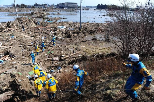 SENDAI, March 13, 2011 (Xinhua) -- Rescuers work at Sanbontsuka of Wakabayashi in Sendai City, Miyagi Prefecture, Japan, March 13, 2011. The area lost contact with the outside world after Friday s quake and tsunami. Friday s catastrophic earthquake in Japan and the following devastating tsunami have ravaged the country, while massive rescue and recovery efforts have been quickly launched to save lives and minimize losses. (Xinhua Ji Chunpeng)(yc) JAPAN-QUAKE 