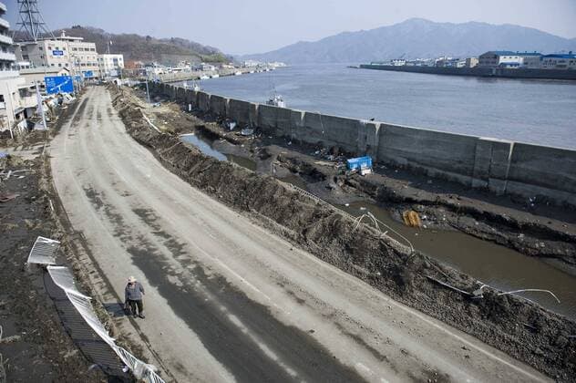 MIYAKO, March 13, 2011 (Xinhua) -- A resident walks on the road after the earthquake in Miyako of Iwate, Japan, March 13, 2011. The earthquake and the ensuing tsunami hit the city of Miyako on Friday, leaving 41 people dead, 11 people injured and 628 others missing in Miyako, according to local government. (Xinhua Lui Siu Wai) (djj) JAPAN-MIYAKO-QUAKE 