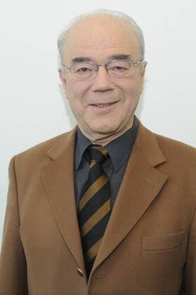 Hermann Häring emeritierter Professor für Wissenschaftstheorie und Theologie Bis zu seiner Emeritierung 2005 lehrte der Theologe an der Universität Nijmegen und leitete zugleich das dortige Interdisziplinäre Institut für Religion, Wissenschaft und Kultur. Er ist ein intimer Kenner des theologischen Kosmos von Benedikt XVI. 2001 veröffentlichte er ein Buch über Theologie und Ideologie bei Joseph Ratzinger , in dem er sich kritisch mit den Ansichten des damaligen Kardinals auseinander setzte, ihm eine antiquierte Haltung aus der Zeit der Alten Kirche und die Unfähigkeit zu einem geschwisterlichen Umgang mit anderen Theologen bescheinigte. Köln, 08.02.2009