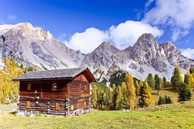Hochpustertal bei Pederü, hinten der Eisengabel und Col Bechei, Naturpark Fanes-Senes-Prags, Dolomiten, Südtirol, Italien, Europa iblles01865489