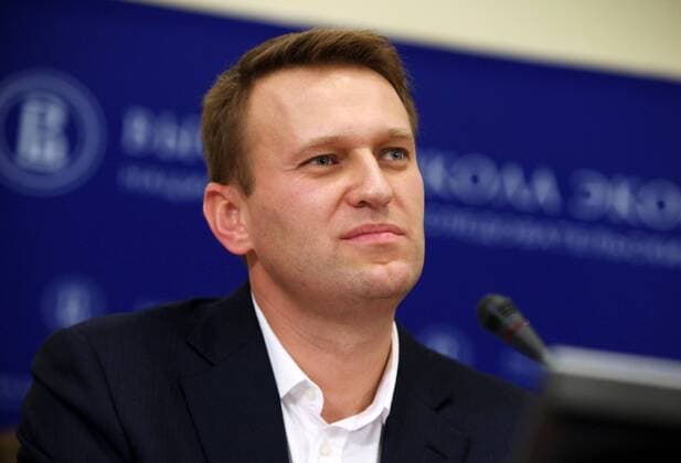 MOSCOW, RUSSIA. MARCH 18, 2011. Blogger Alexei Navalny listens during a debate with rector Yaroslav Kuzminov at Moscow s Higher School of Economics (HSE) on corruption-related issues. The debate focused on the draft of the Federal Contract Sysytem, a new federal law regulating state tenders. Prepared by Russia s Economic Development Ministry and the Higher School of Economics, the draft law is to replace the existing federal law on state procurements.  RE0E2EF3