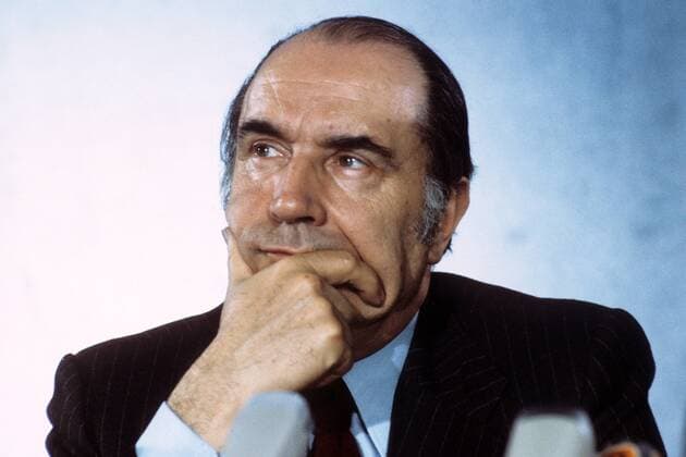 Francois Mitterrand (Frankreich) während einer Pressekonferenz