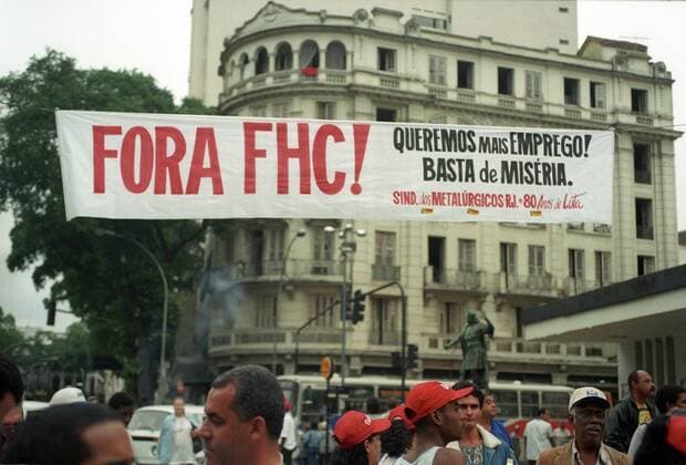 Banner der Gegner der Partei - FHC - und dem Präsidenten Fernando Henrique Cardoso in Rio de Janeiro