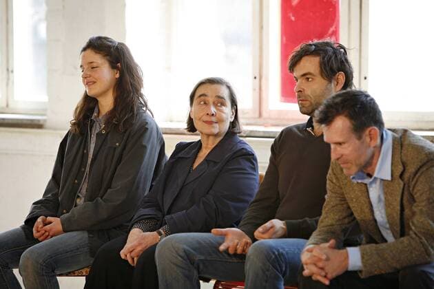 drama-berlin.de 08.04.2011 Deutsches Theater Berlin GESCHICHTEN VON HIER III: NEULAND (von Frank Abt), Regie: Frank Abt, Bühne und Kostüme: Anne Ehrlich, Musik: Ingo Schroeder, Premiere am 10.04.2011 in den ehemaligen Theaterwerkstätten Chausseestrasse Berlin. Szene mit Barbara Heynen, Gabriele Heinz, Andreas Döhler und Ulrich Matthes. Deutsches Theater Berlin GESCHICHTEN VON HIER III: NEULAND by Frank Abt, directed by Frank Abt, stage and costumes design Anne Ehrlich, music Ingo Schroeder, opening april 09, 2011 at DT s former costume atelier Chausseestrasse. Scene with Barbara Heynen, Gabriele Heinz, Andreas Döhler and Ulrich Matthes. ©xBraun drama-berlin.de