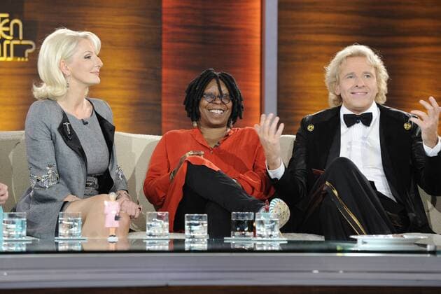 von links: Entertainerin Desiree NICK, Schauspielerin Whoopi GOLDBERG und Moderator Thomas GOTTSCHALK, Wetten dass...? aus Offenburg am 30.04.2011.