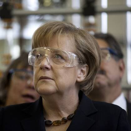 Deutschland, Schkopau, Besuch der Dow Olefinverbund GmbH durch Bundeskanzlerin Angela Merkel CDU
