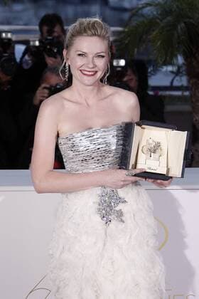 Cannes, France May 22 2011 - 64th International cannes film festival. Kirsten Dunst poses during a photocall after being awarded with the Prix d Interpretation Feminine (best actress) .. 