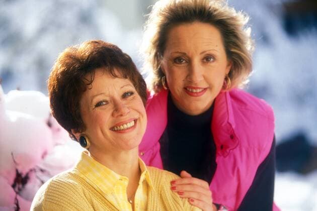 Lotti (L) und ihre Schwester Hildegard Krekel 