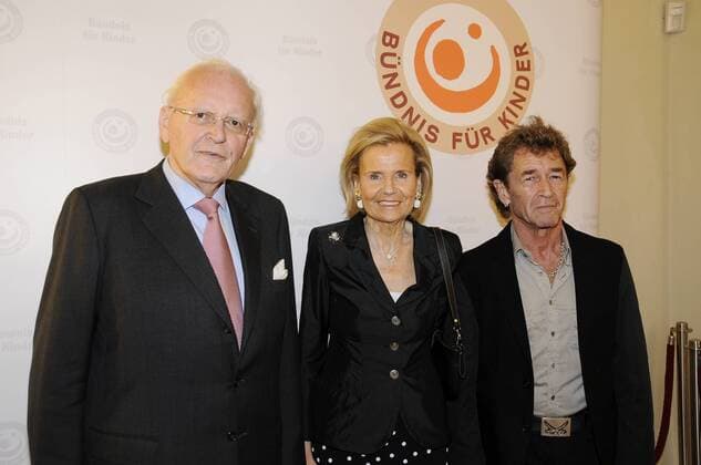 München, 08.06.11, Schloss Nymphenburg, Preisverleihung Bündnis gegen Gewalt - L-R: Roman Herzog, Alexandra von Berlichingen und Peter Maffay