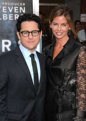 J.J. Abrams und seine Ehefrau Katie McGrath bei der Super 8 Kino Premiere am 8.6.2011 in Westwood, Los Angeles Super 8 Kinopremiere in Los Angeles 