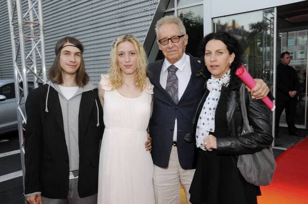 München. Preisverleihung - Der Deutsche Regiepreis Metropolis - im Audi Zentrum. Im Bild: (v.l.n.r.) Carlos Lilienthal, Aniko Serfözö, Peter Lilienthal und Shosha Lilienthal