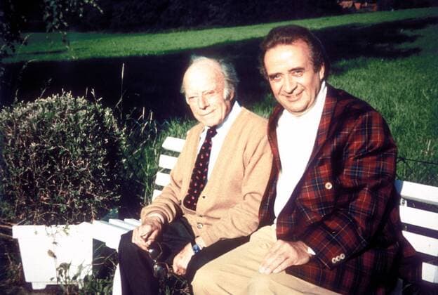 Sänger Günter Wewel (R) mit Heinz Rühmann  AUFNAHMEDATUM GESCHÄTZT