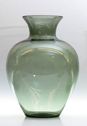 Designklassiker von Wilhelm Wagenfeld 23.06.2011 Bauhaus Dessau Ausstellung zum 11 Geburtstag von Wilhelm Wagenfeld , Designer Industriedesigner Foto:Vase Paris 1936