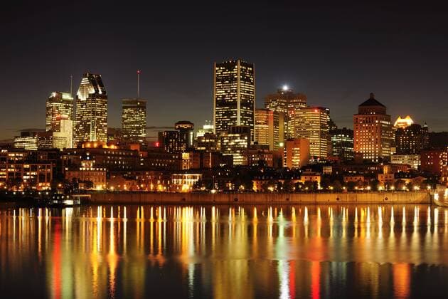  Skyline von Montreal mit Hafen und Sankt-Lorenz-Strom, Montreal, Quebec, Kanada ibltps01962410