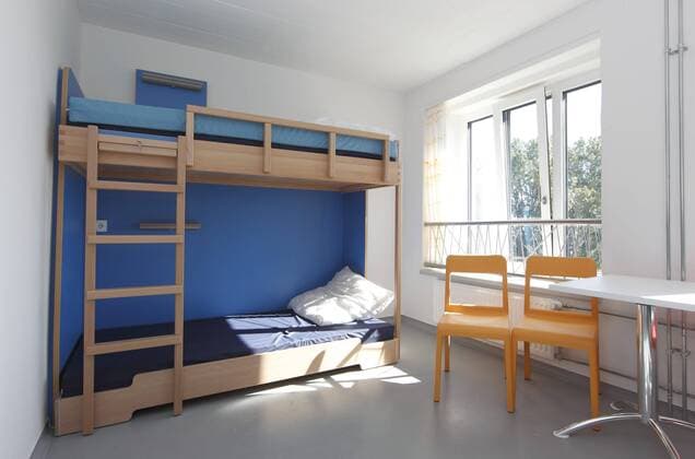 Jugendherberge Prora wird eröffnet , Blick in ein 4-Personen-Zimmer in der neuen Jugendherberge in Prora. Die JH wird in einem Block des ehemaligen KdF-Bades Prora eröffnet. -