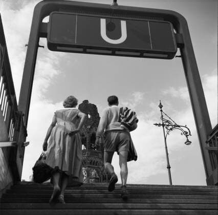 U Bahnhof am Kuhdamm DEU, Berlin ca. 1955, Ausflug am Kurfuerstendamm in Berlin zur Gedaechniskirche, oder Kaiser Wilhelm Gedaechniskirche !AUFNAHMEDATUM GESCHÄTZT!