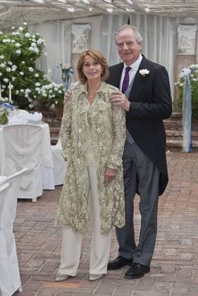 Schauspieler Senta Berger (l.) und Friedrich von Thun - Fotoshooting am Set von - Hochzeiten - in Taufkirchen bei München