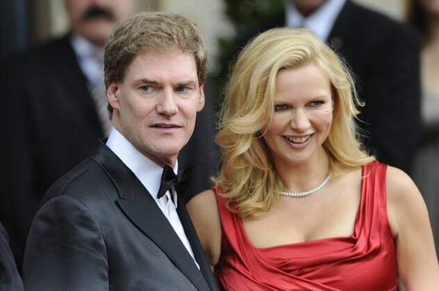 Veronica FERRES (Schauspielerin) mit Lebensgefährte Carsten Maschmeyer. Bayreuther Richard Wagner Festspiele-Roter Teppich am 25.07.2011. Grüner Hügel, Festspielhaus.