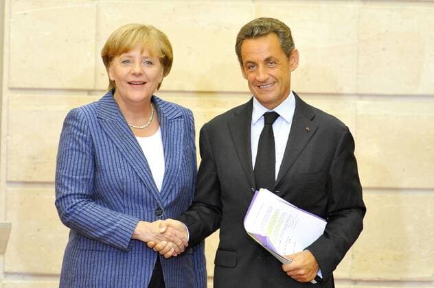 Paris, Pressekonferenz nach dem Deutsch-Französischen Treffen zur Finanzkrise in Europa - Bundeskanzlerin Angela Merkel (Deutschland) und Präsident Nicolas Sarkozy (Frankreich) - GerardRousselxPANORAMIC 