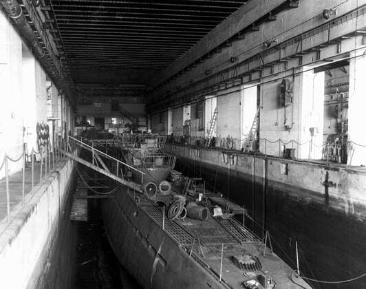 WW2: St. Nazaire, France. German submarine in sub pen at St Nazaire when the Germans surrendered, is back from its 110 day trip in Japanese waters and ready for general overhaul. 13th May 1945. Mono Print !AUFNAHMEDATUM GESCHÄTZT! UnitedArchives0785395