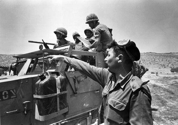 The Middle East is in flames. A fierce battle is said to be in progress on the Southern Front between Egyptian and Israeli armour. Then the radio announced that Syrian planes are bombing Israeli cities followed by Jordan announcing that their plances were also bombing Israel and that their artillery had bombarded Jerusalem causing huge fires. 5th June 1967 Mono Print !AUFNAHMEDATUM GESCHÄTZT! UnitedArchives0810374