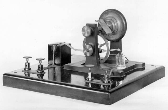 Drehspiegel zur Zerlegung des elektrischen Funkens von Heinrich Hertz 1886 88 Mono Print !AUFNAHMEDATUM GESCHÄTZT! UnitedArchives0840539