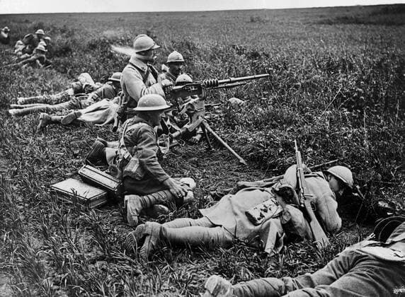 WW1: French and British troops awaiting the enemy, north of Cournville. 29th May 1918. Aisne. Mono Print !AUFNAHMEDATUM GESCHÄTZT! UnitedArchives0775136