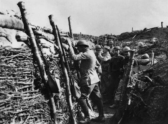 WW1: View in a trench in front of Mont Herniel in the Bris de Beaumarais, Aisne. 21st Aug. 1915. Allied troops. Mono Print !AUFNAHMEDATUM GESCHÄTZT! UnitedArchives0775182