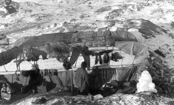 The living quarters on Elephant Island, by Frank Hurley and George Marston. Sir Ernest Shackleton led a rescue attempt for his men stranded on Elephant Island in the Antarctic. Antarctica: The Last Continent by Ian Cameron, page 214. Local Caption Mono Print UnitedArchives0649140