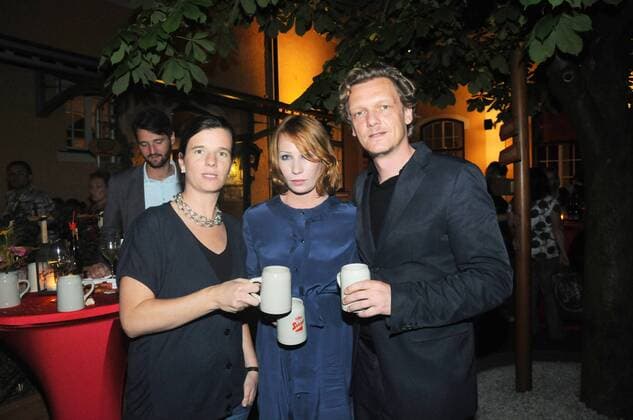 2011 - Julia Lepka (L), Birgit Minichmayr, Thomas Oberender, Letzter Jedermann der diesjährigen Festspielsaison, 600. Aufführung, Abschlußfest in Stiegls Brauwelt