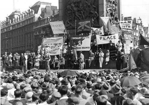 The Peace Demonstration in Trafalgar Square June 1935 This was the culmination of the peace ballot a house to house canvas organised by the League of Nations Union Mono Print !AUFNAHMEDATUM GESCHÄTZT! UnitedArchives1174725