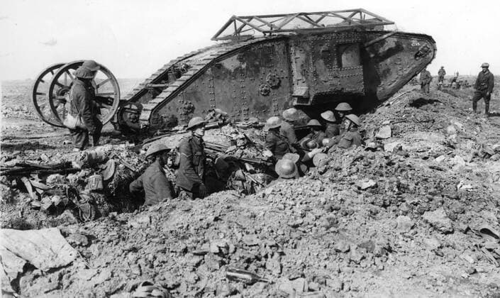 Mark I tank in dificulties One of the first tanks in difficulty !AUFNAHMEDATUM GESCHÄTZT! Mono Print UnitedArchives0656597