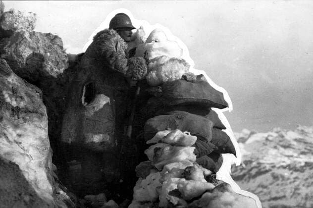 An observation post on the Isonzo Front in Italy !AUFNAHMEDATUM GESCHÄTZT! Mono Print UnitedArchives0686207