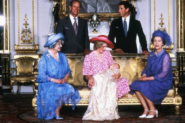 Christening of first son, William, of Prince Charles and Diana, Princess of Wales (Lady Diana Spencer) 4 August 1982 at Buckingham Palace. Diana is flanked by Queen Elizabeth the Queen Mother (grandmother to Prince Charles and mother to Queen Elizabeth II) and Queen Elizabeth II (mother of Prince Charles and mother-in-law to Diana). In the photo behind are PrincePhilip the Duke of Edinburgh, and Prince Charles, the Prince of Wales. ©TopFoto Colour 35mm Transparency !AUFNAHMEDATUM GESCHÄTZT! UnitedArchives1061050